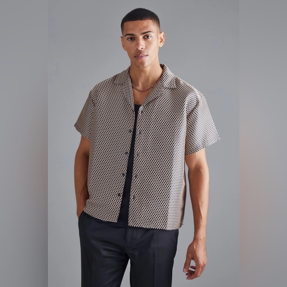 SHORT SLEEVE BOXY TEXTURED PERFORATED SHIRT - Picture 1 of 6